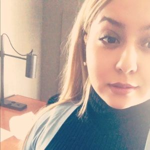 Meet your Posher, Laura